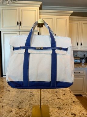 Sunwin
Madaket Large Classic Tote Bag